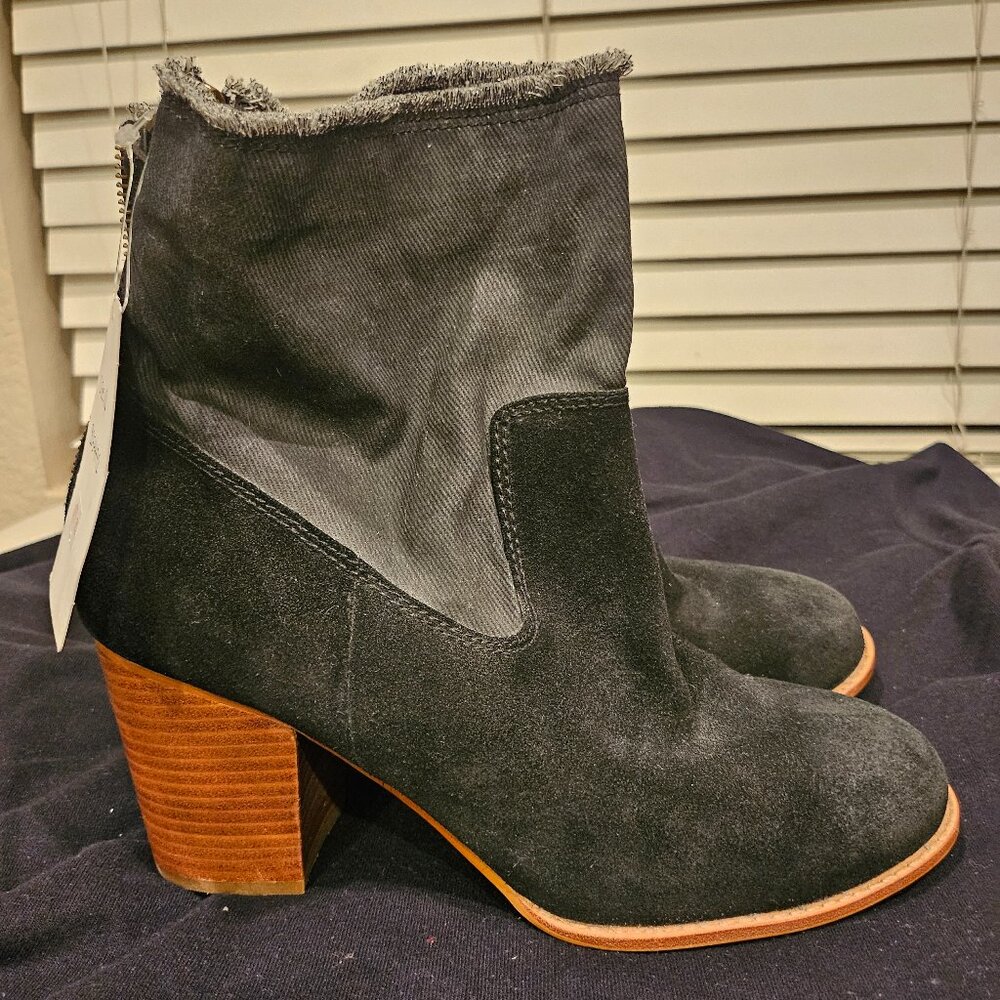 Black boots size 10